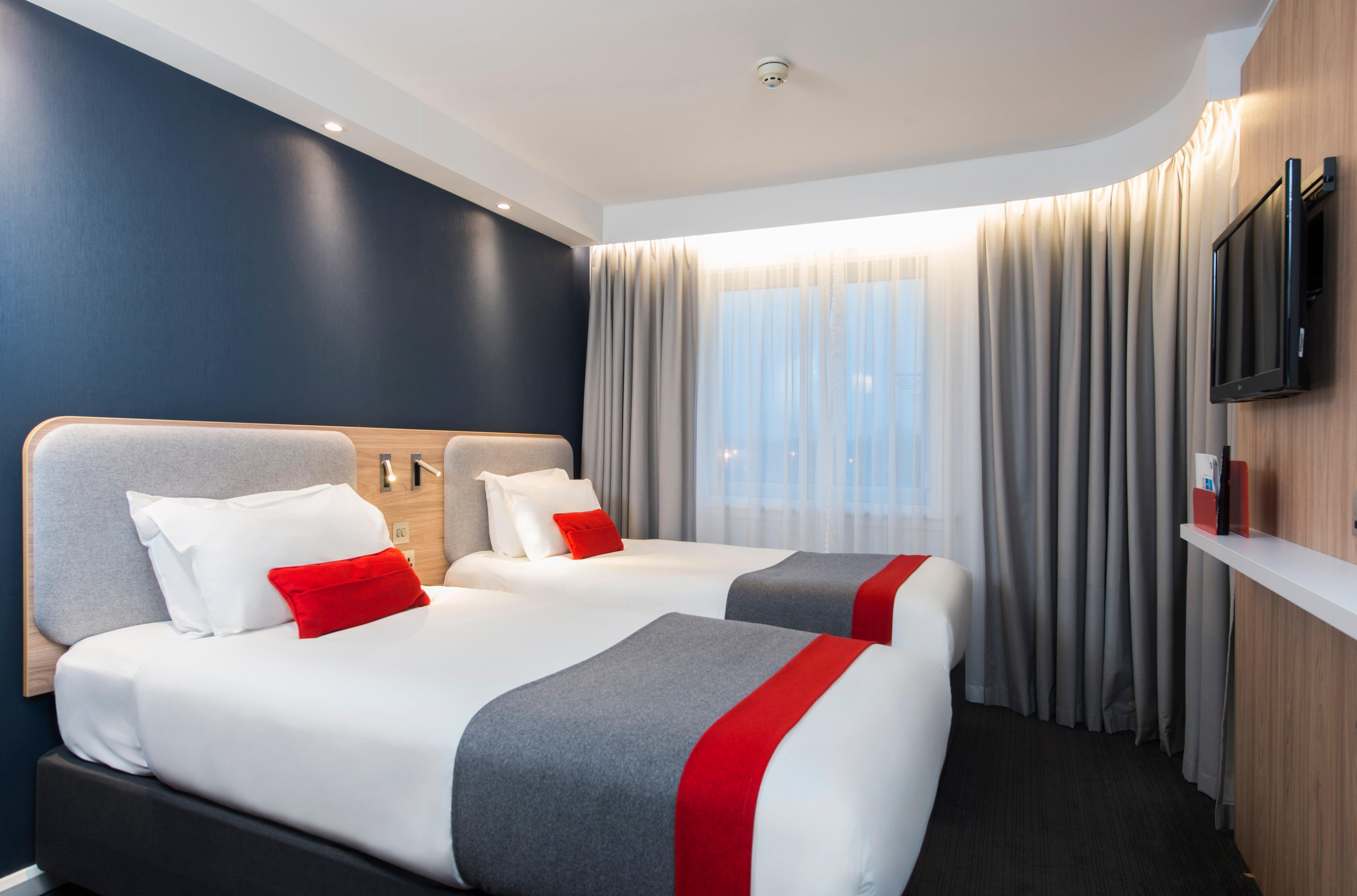 Holiday Inn Express - Exeter - City Centre By Ihg Exterior photo