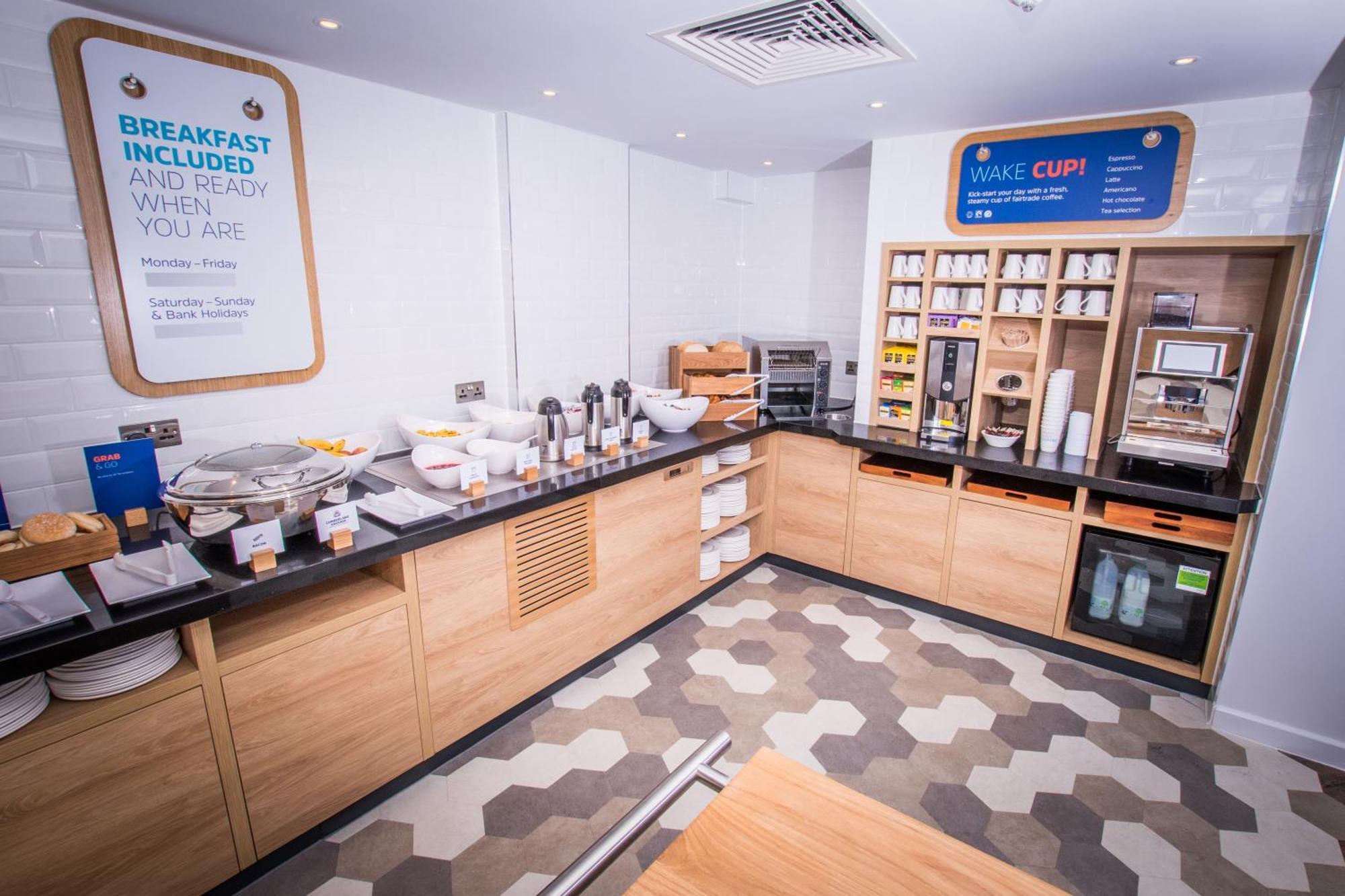Holiday Inn Express - Exeter - City Centre By Ihg Exterior photo